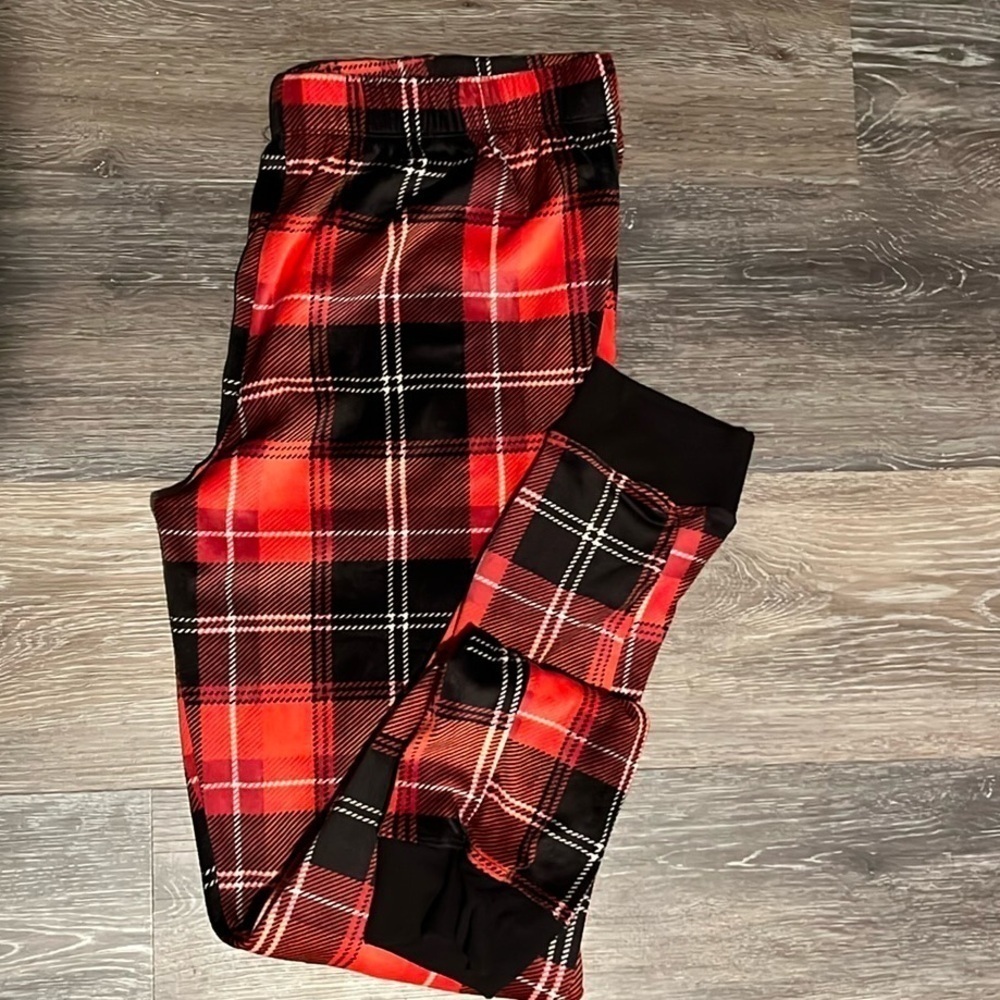 🆕Cuddl Duds Velour Plaid 2 Piece Pajama Set Black/Red Size M - Picture 2 of 4
